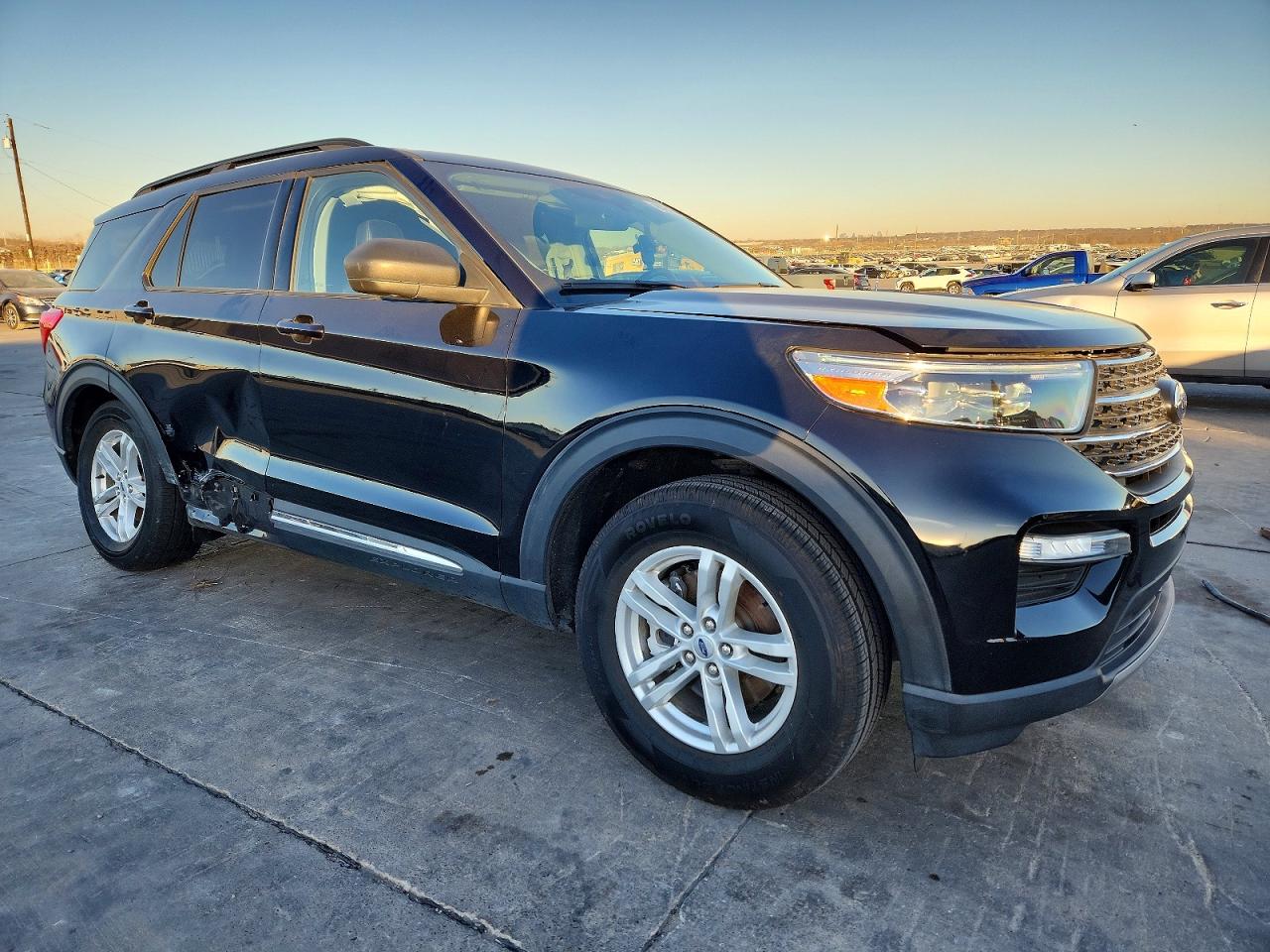 2023 FORD EXPLORER XLT photo 4