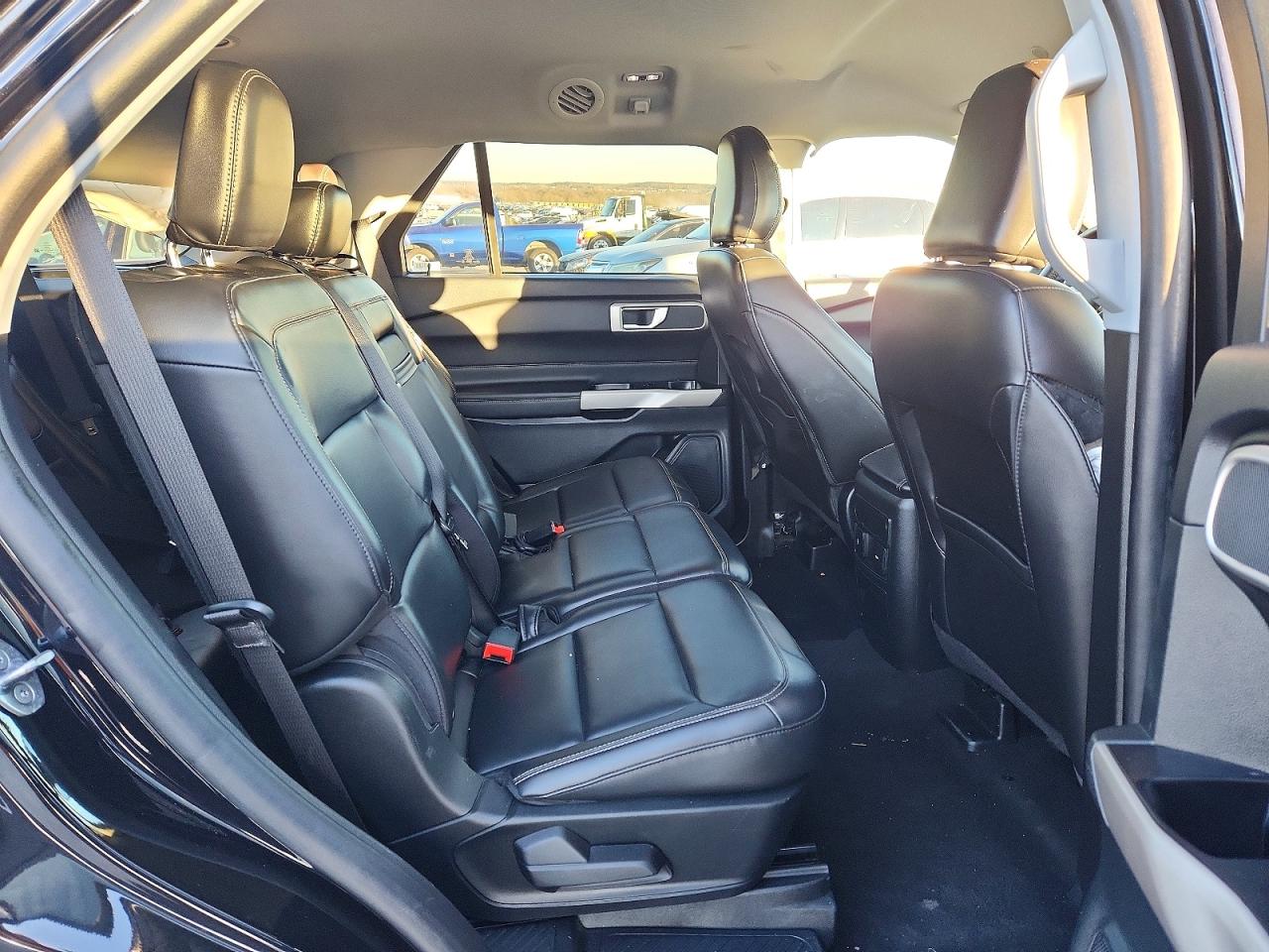 2023 FORD EXPLORER XLT photo 10