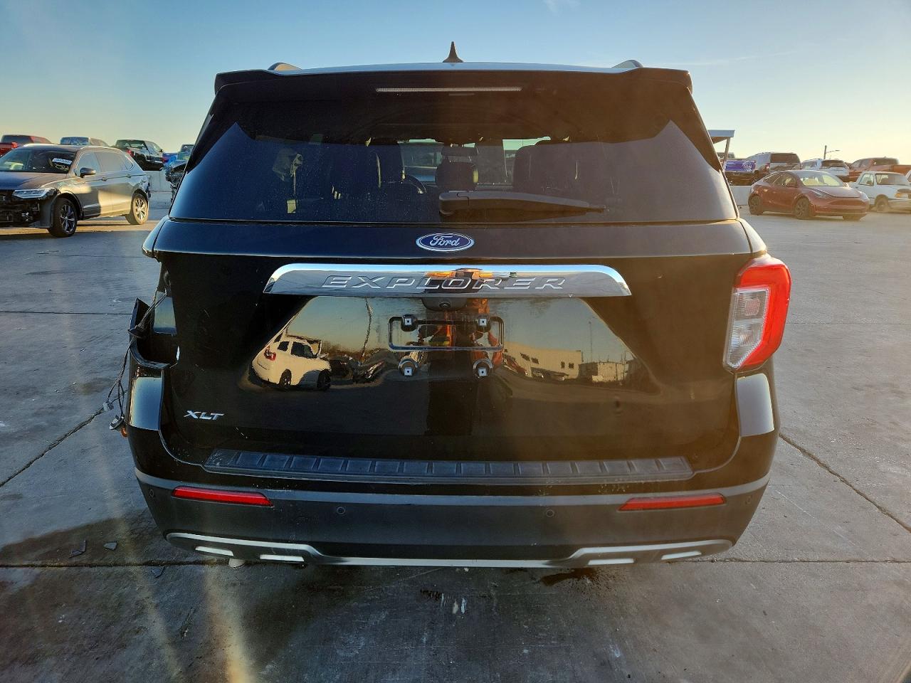 2023 FORD EXPLORER XLT photo 6
