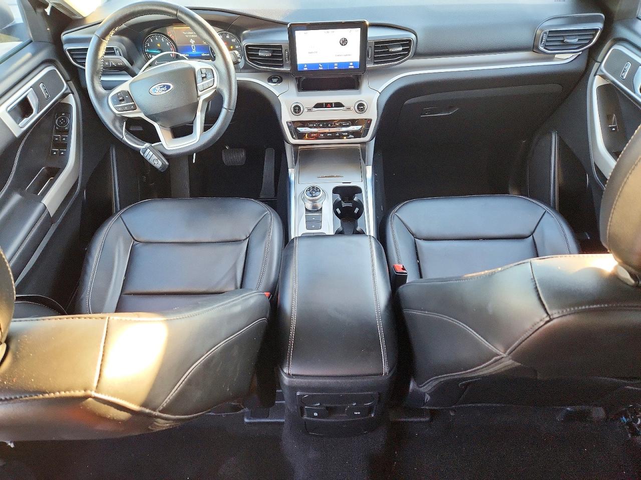 2023 FORD EXPLORER XLT photo 8