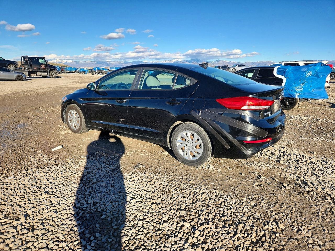 2017 HYUNDAI ELANTRA SE photo 2
