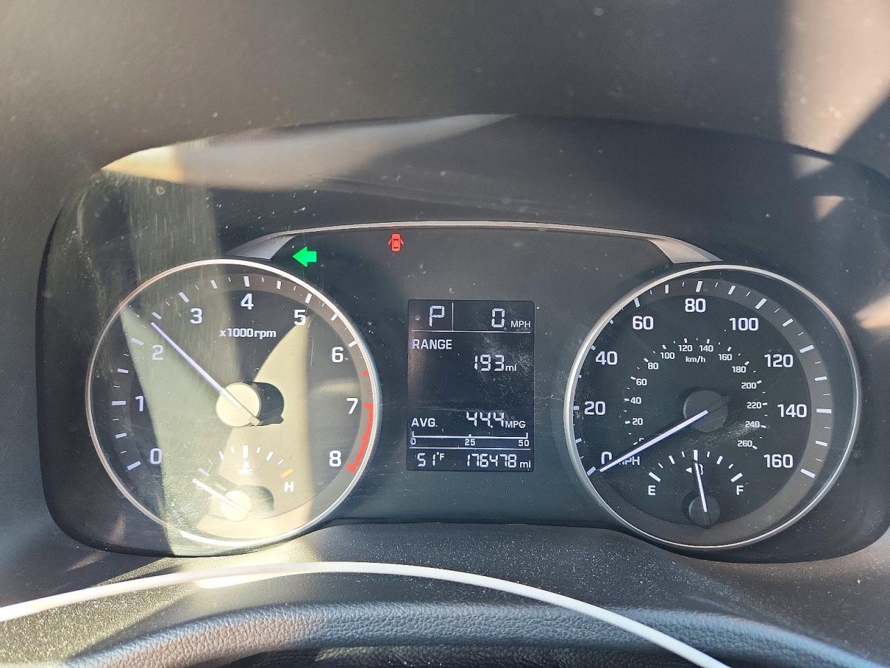 2017 HYUNDAI ELANTRA SE photo 9