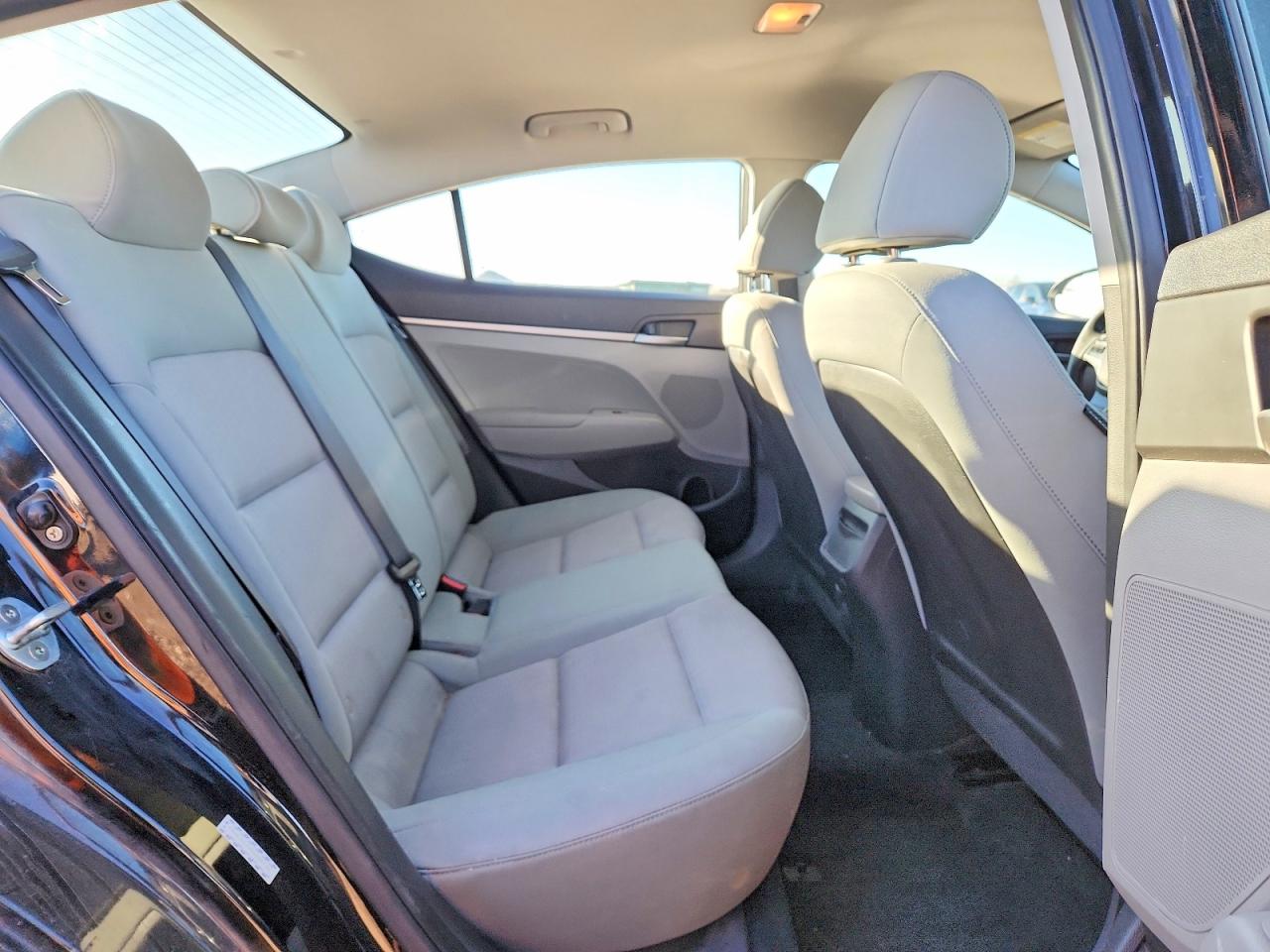 2017 HYUNDAI ELANTRA SE photo 10