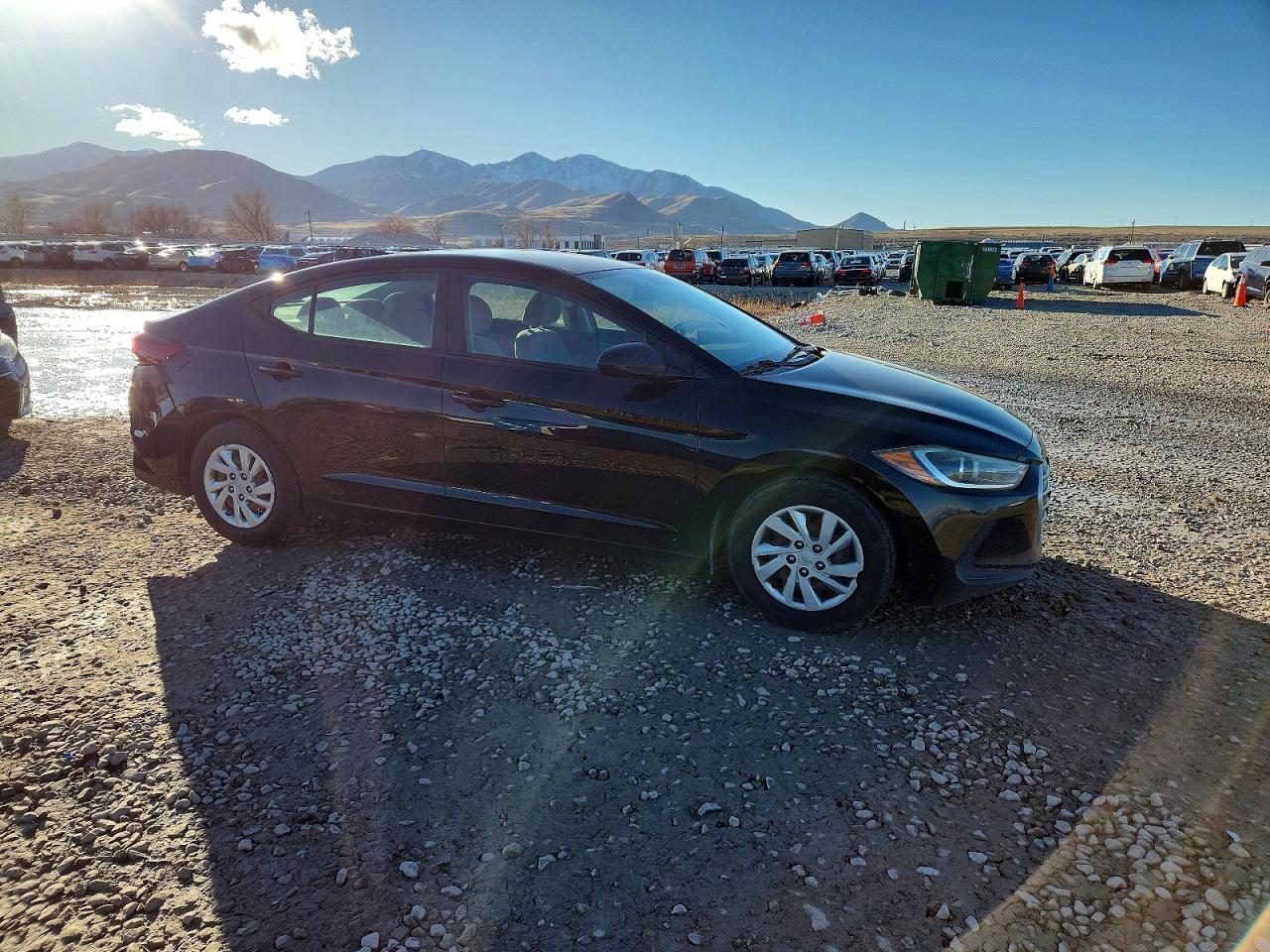 2017 HYUNDAI ELANTRA SE photo 4