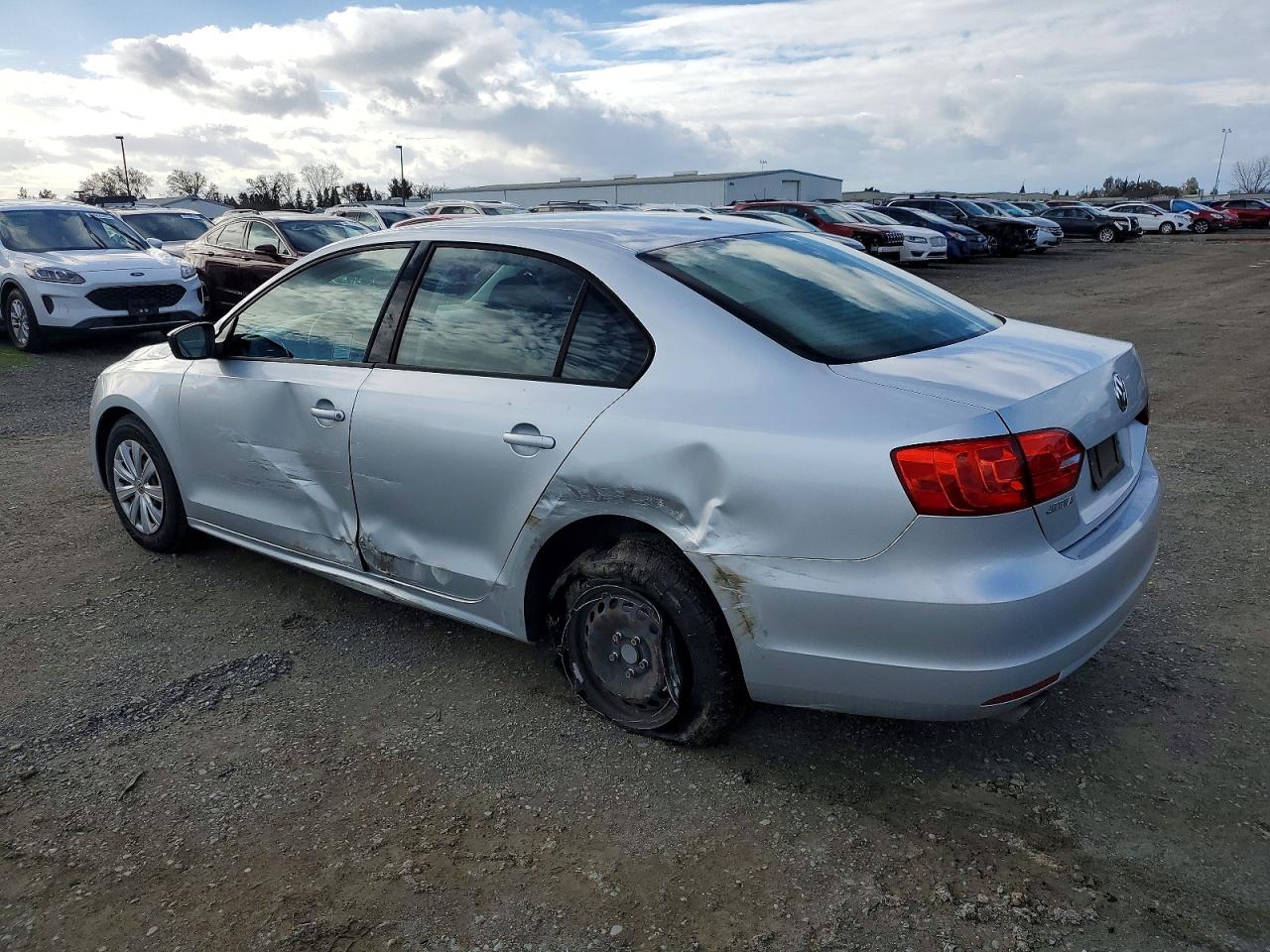 2012 VOLKSWAGEN JETTA BASE photo 2