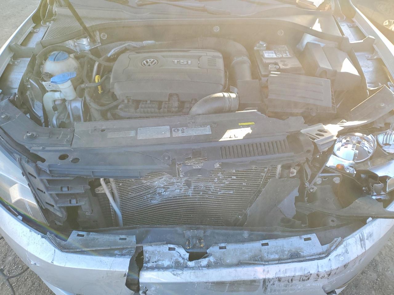 2014 VOLKSWAGEN PASSAT S photo 11