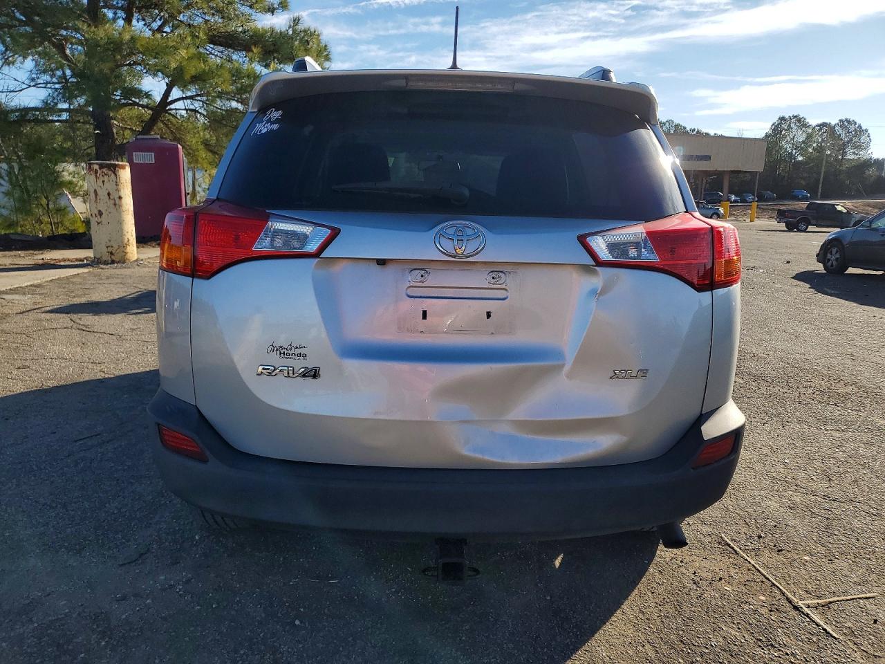 2015 TOYOTA RAV4 XLE photo 11