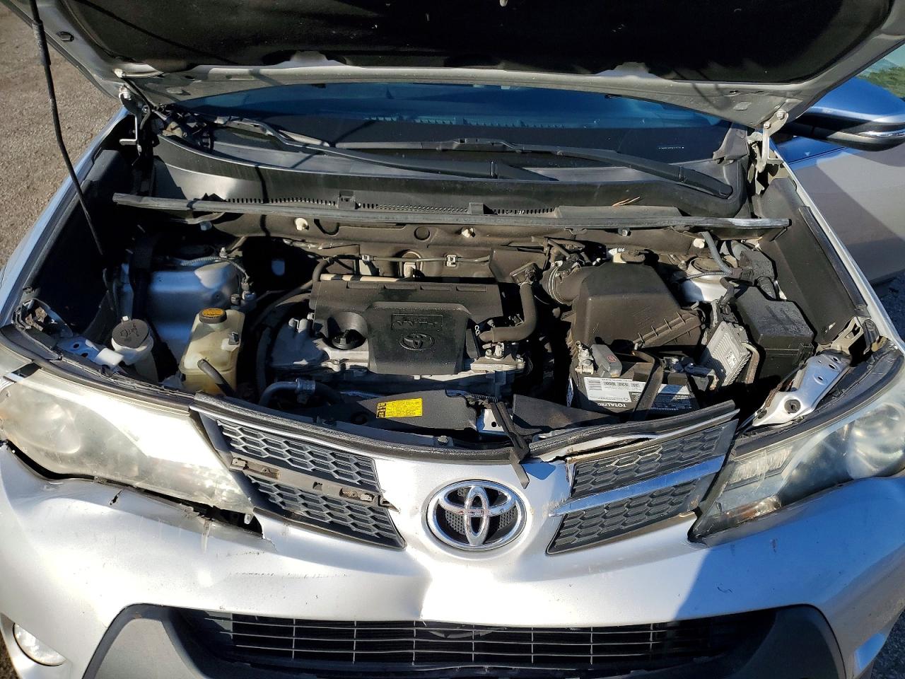 2015 TOYOTA RAV4 XLE photo 23