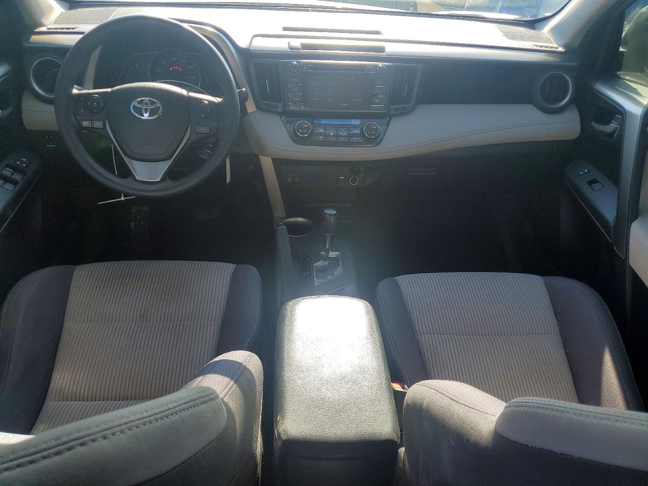 2015 TOYOTA RAV4 XLE photo 15