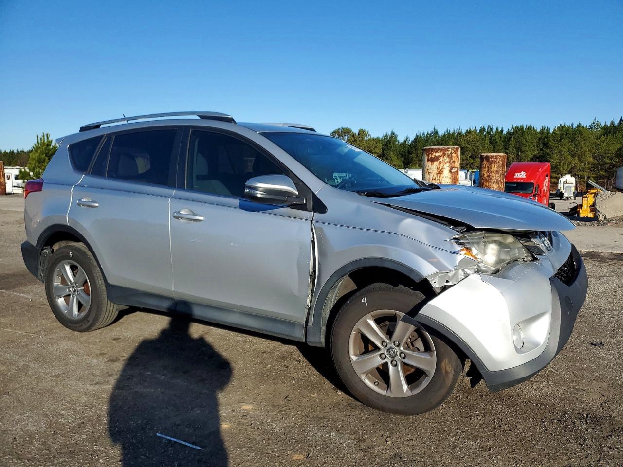 2015 TOYOTA RAV4 XLE photo 7