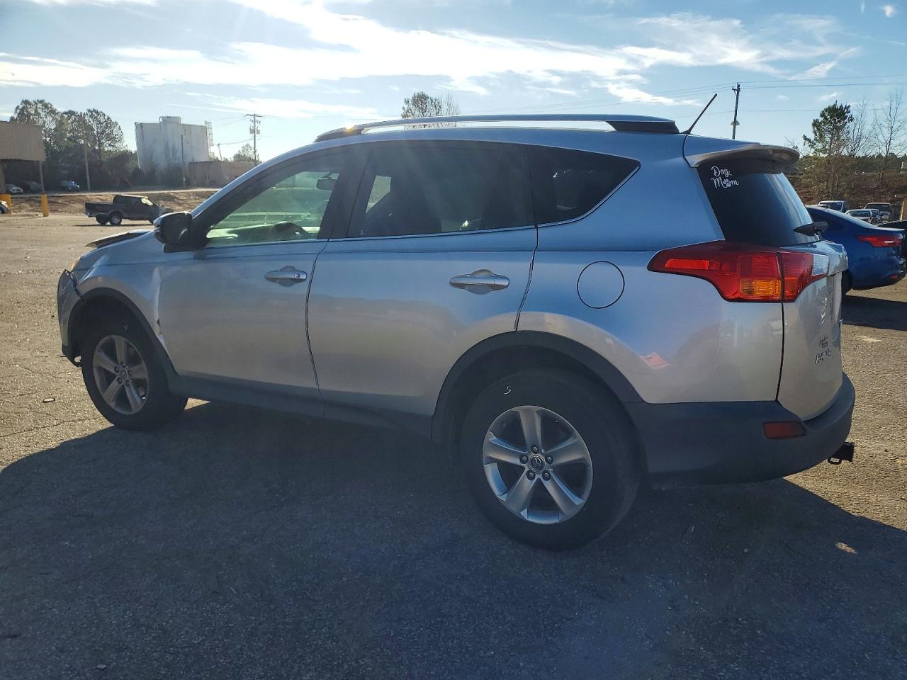 2015 TOYOTA RAV4 XLE photo 3