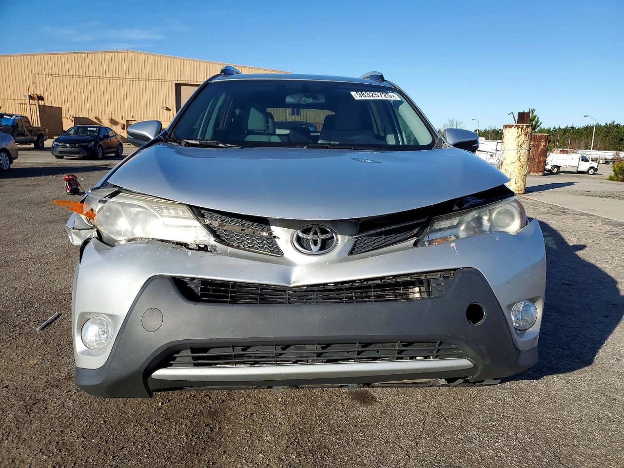 2015 TOYOTA RAV4 XLE photo 9