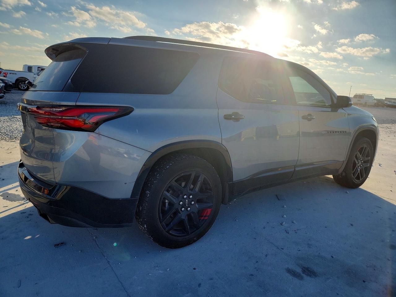 2023 CHEVROLET TRAVERSE PREMIER photo 3