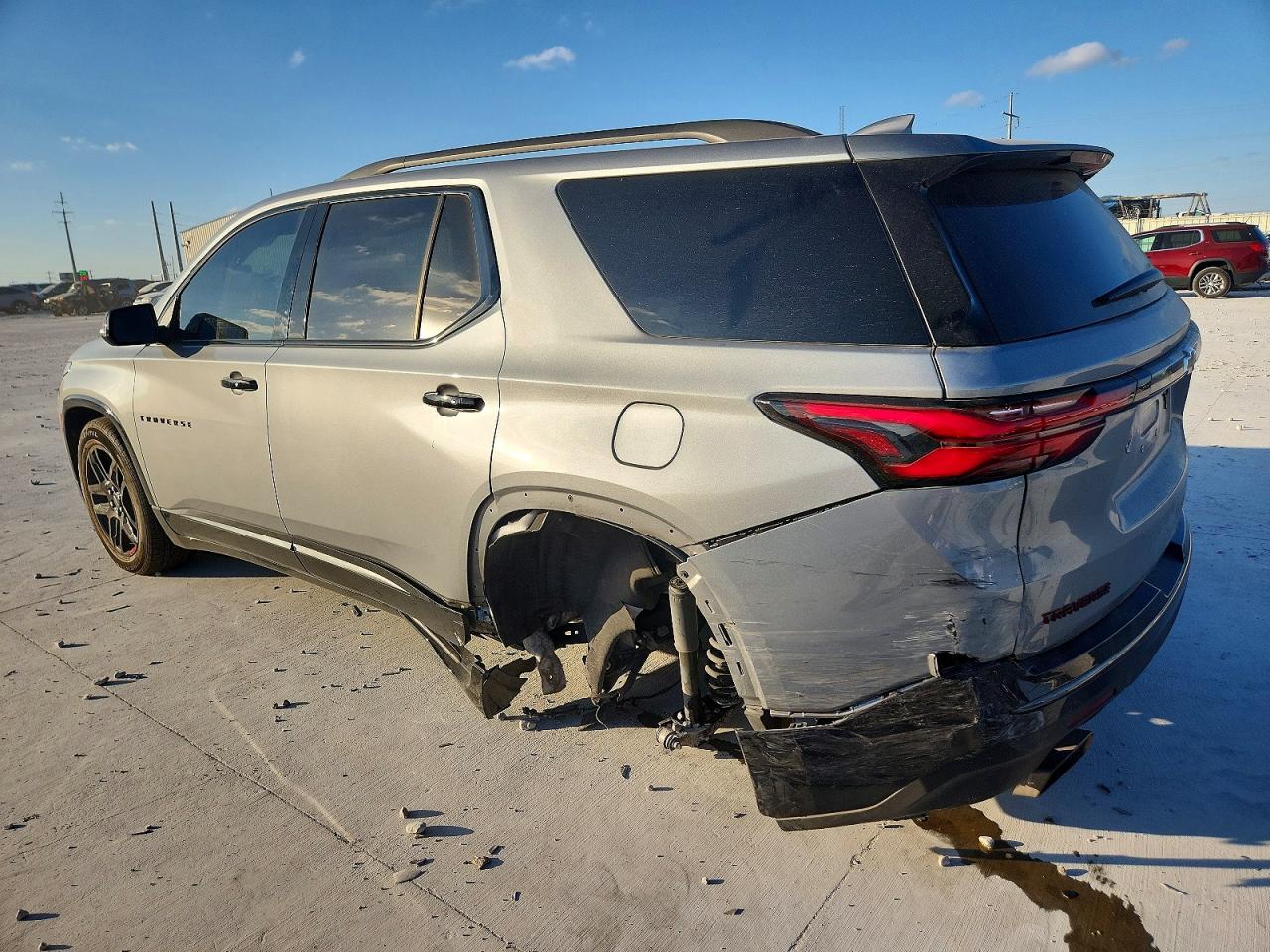 2023 CHEVROLET TRAVERSE PREMIER photo 2