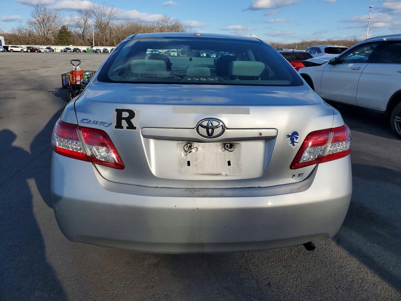 2011 TOYOTA CAMRY BASE photo 6