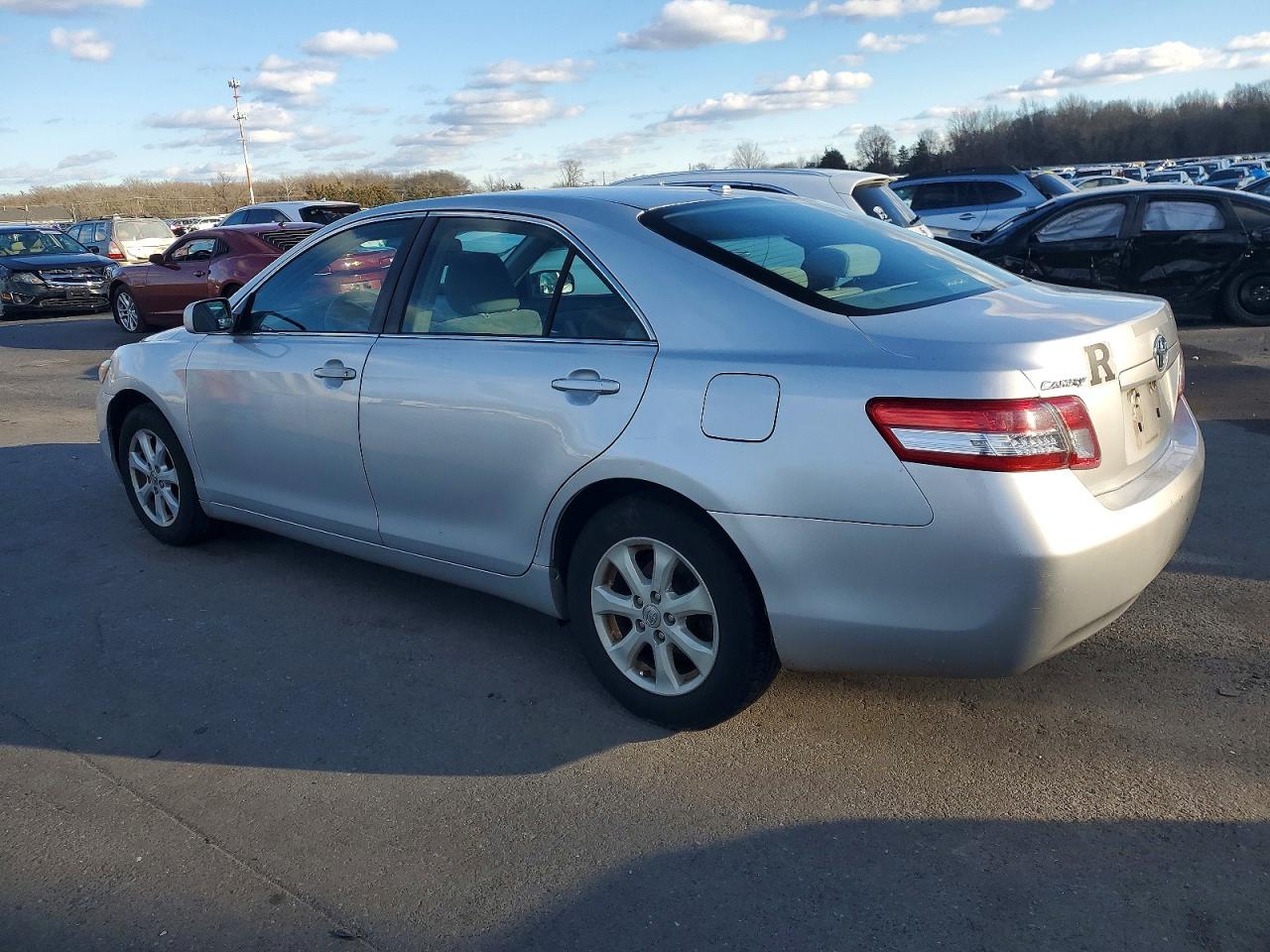 2011 TOYOTA CAMRY BASE photo 2