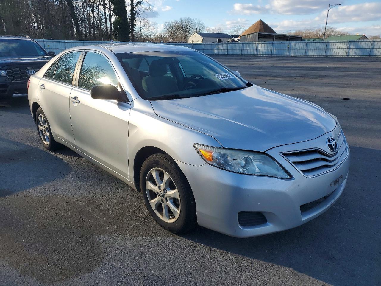 2011 TOYOTA CAMRY BASE photo 4