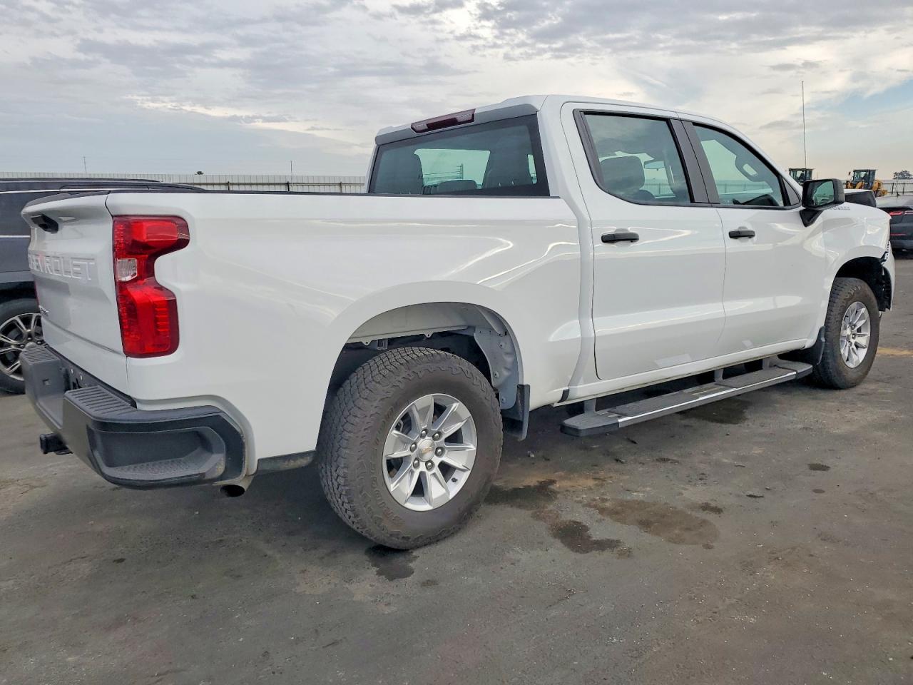 2024 CHEVROLET SILVERADO C1500 photo 3