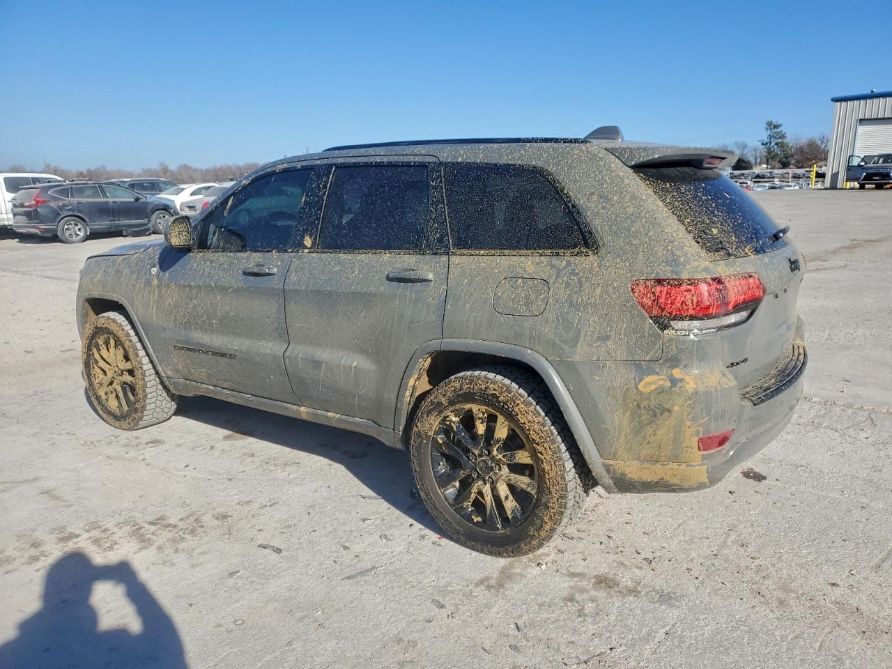 2020 JEEP GRAND CHEROKEE LAREDO photo 2