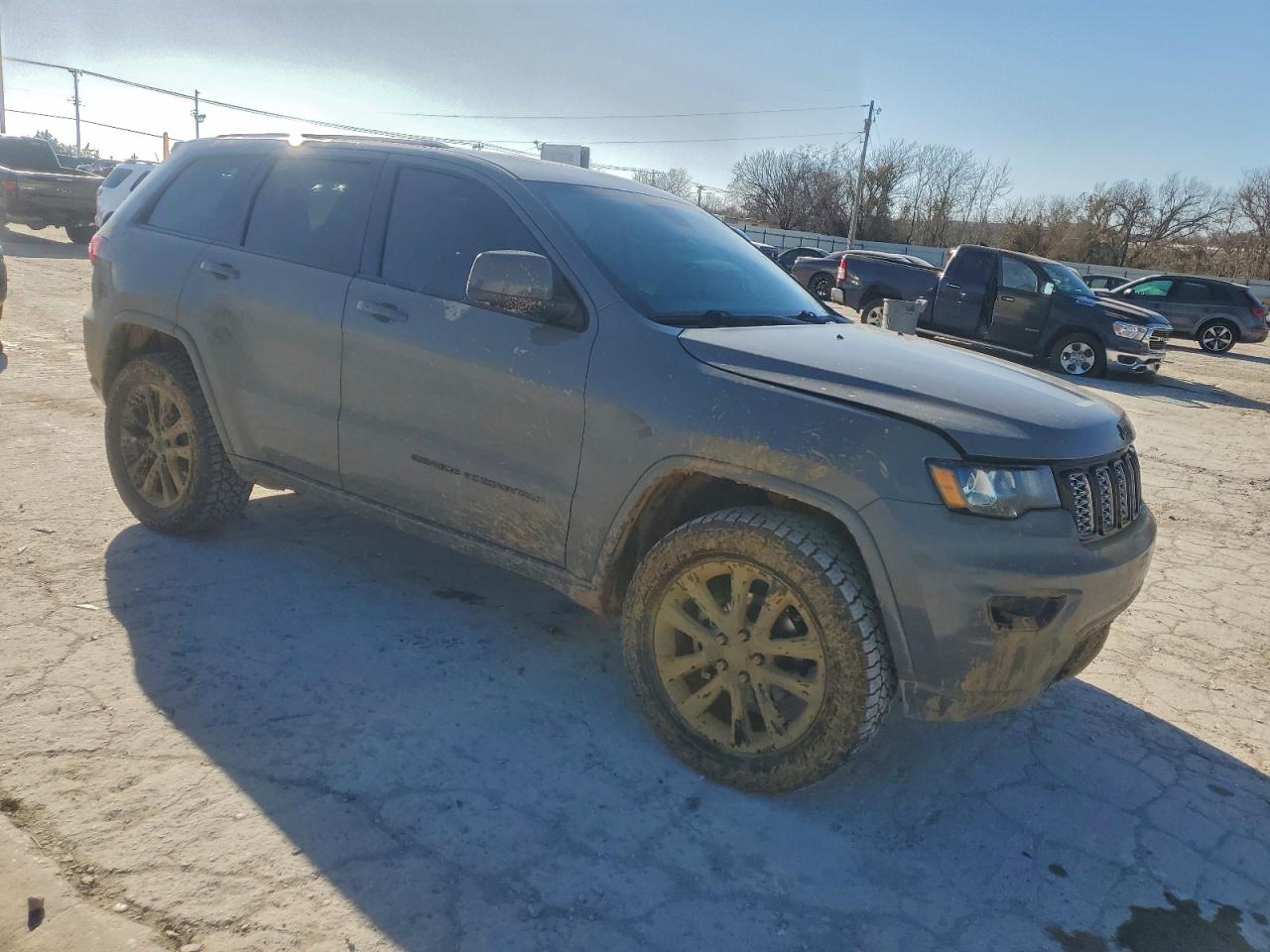 2020 JEEP GRAND CHEROKEE LAREDO photo 4