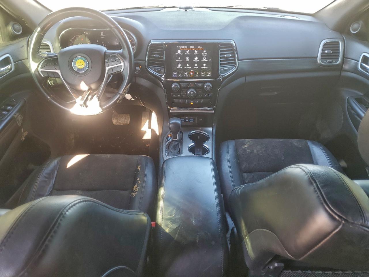 2020 JEEP GRAND CHEROKEE LAREDO photo 8