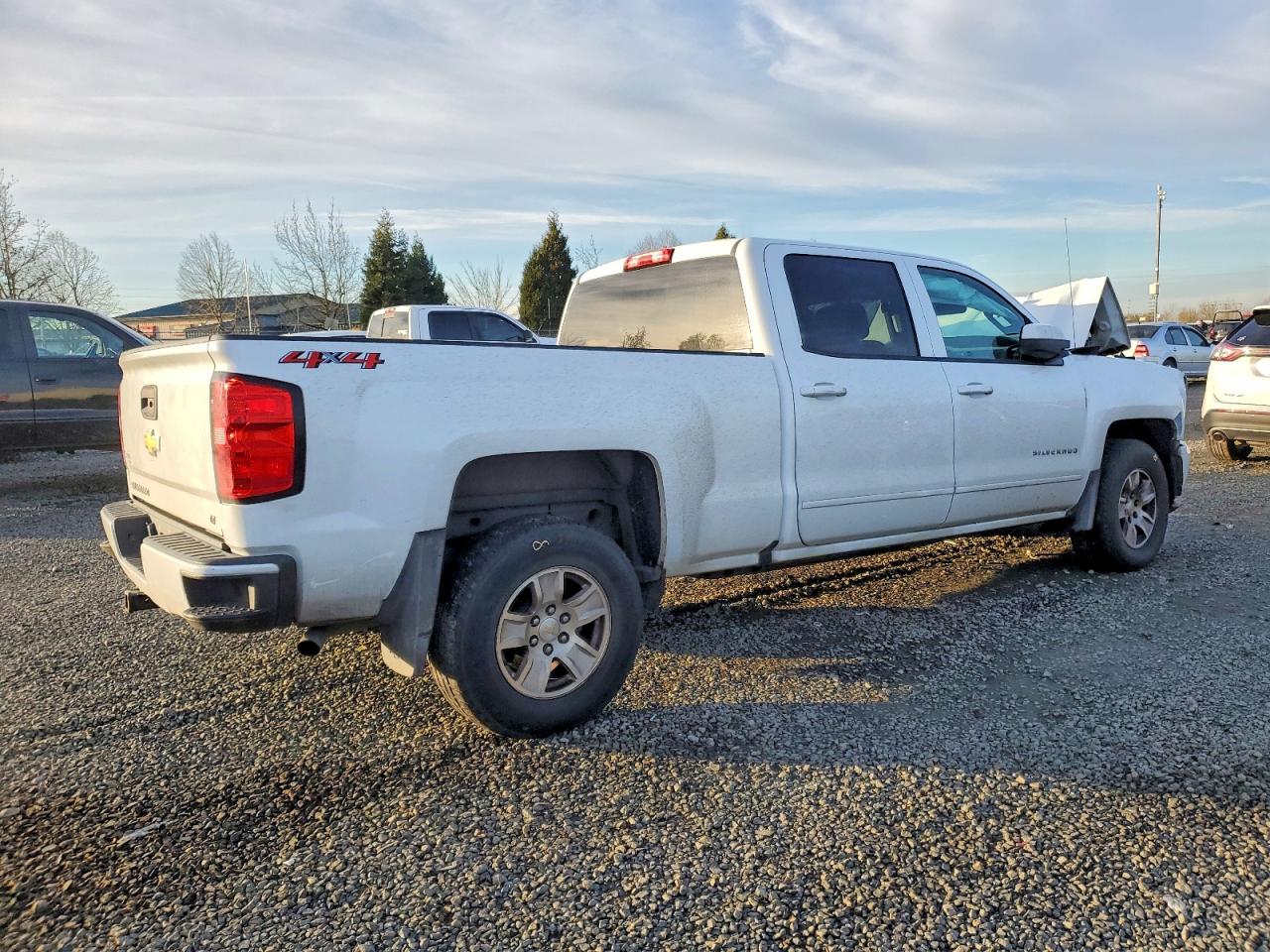 2018 CHEVROLET SILVERADO K1500 LT photo 3