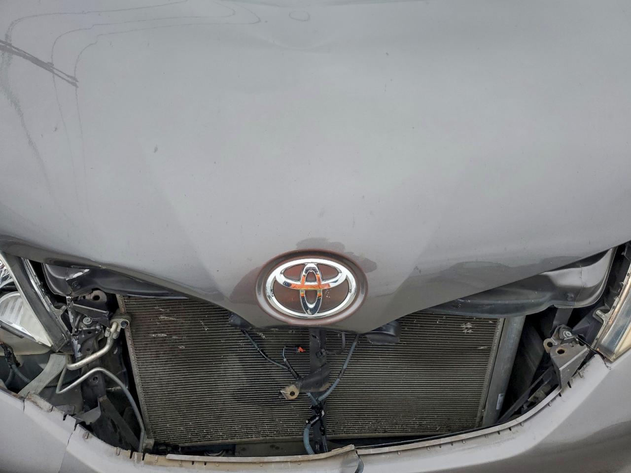2017 TOYOTA SIENNA XLE photo 12