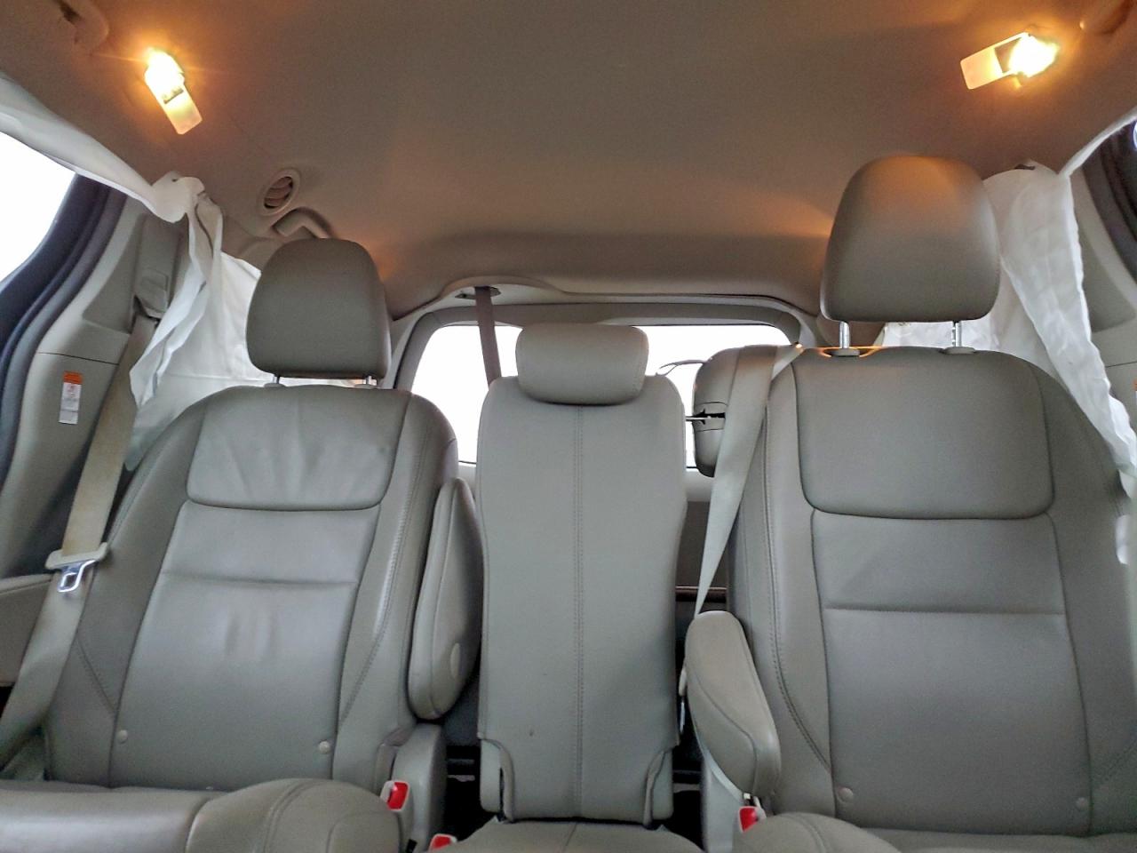 2017 TOYOTA SIENNA XLE photo 10