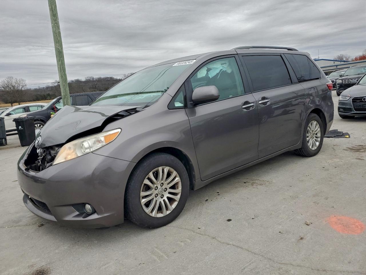 2017 TOYOTA SIENNA