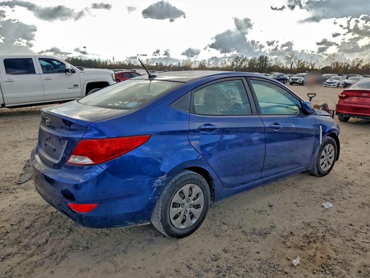 2017 HYUNDAI ACCENT SE photo 3