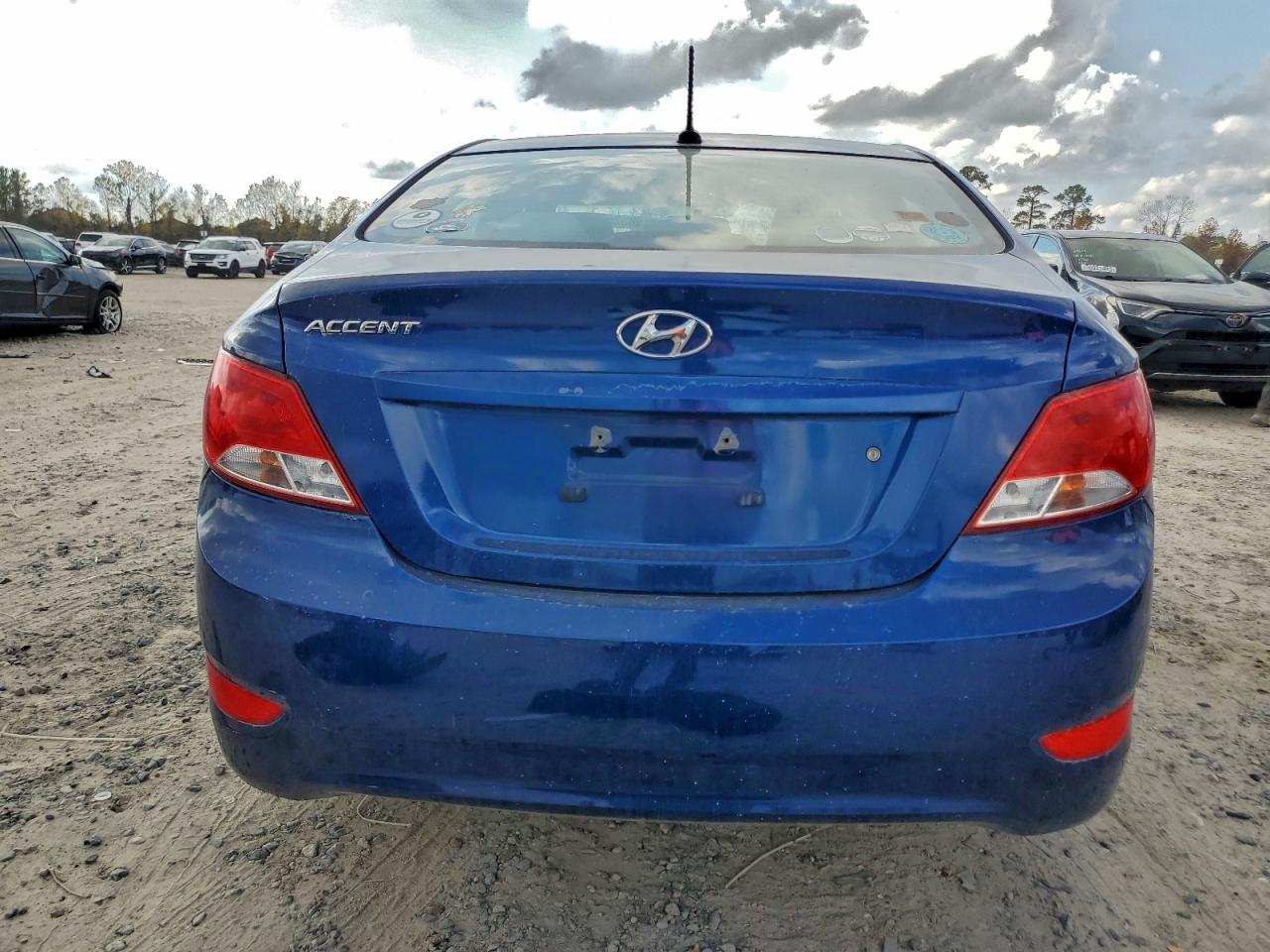 2017 HYUNDAI ACCENT SE photo 6