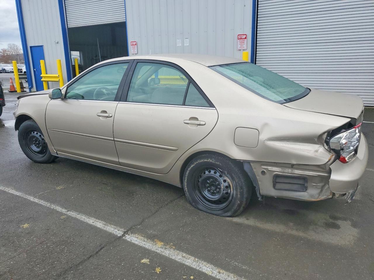 2003 TOYOTA CAMRY LE photo 2