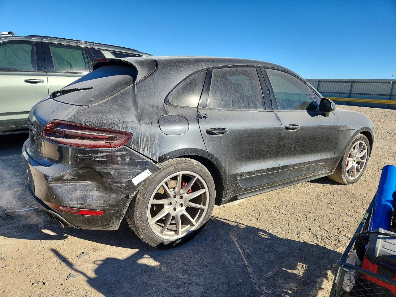 2017 PORSCHE MACAN photo 3