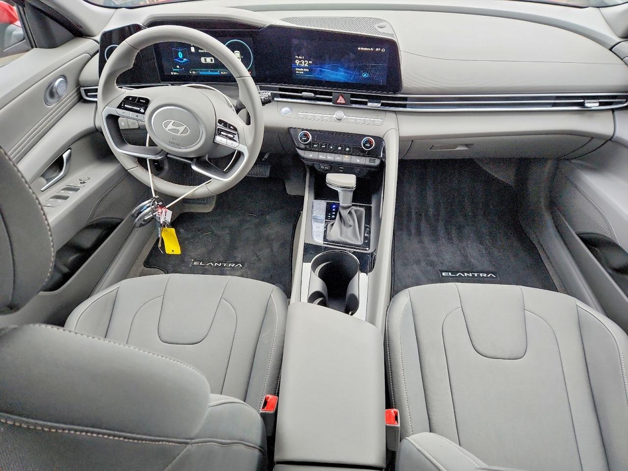 2025 HYUNDAI ELANTRA SEL photo 8
