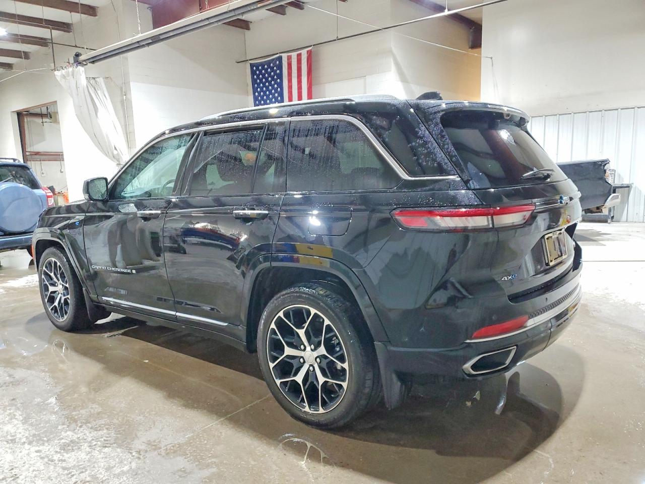 2023 JEEP GRAND CHEROKEE SUMMIT 4XE photo 2