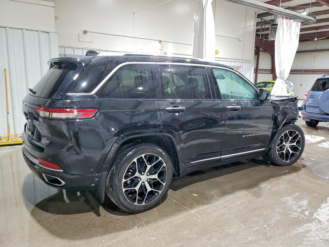 2023 JEEP GRAND CHEROKEE SUMMIT 4XE photo 3