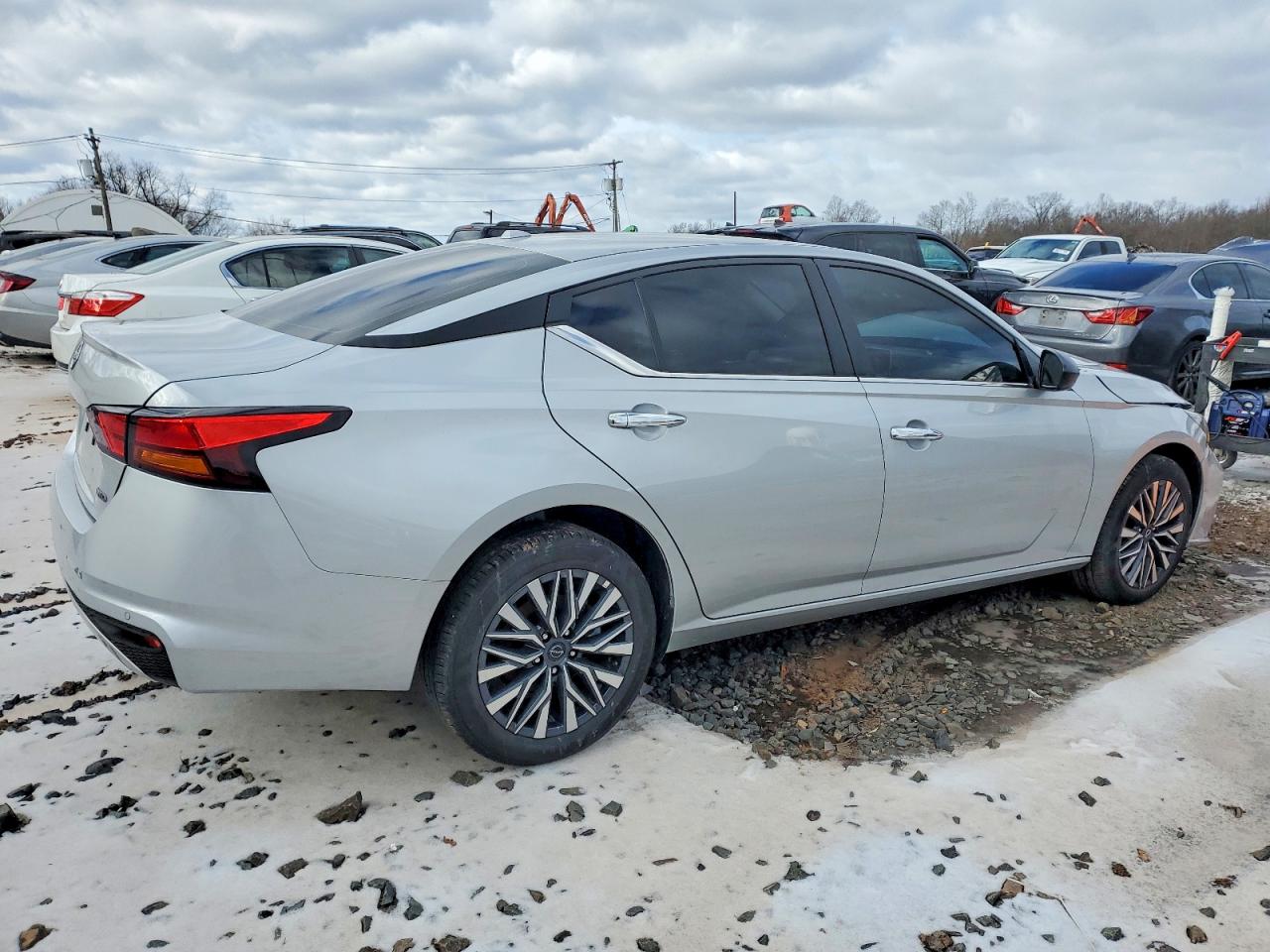 2025 NISSAN ALTIMA SV photo 3
