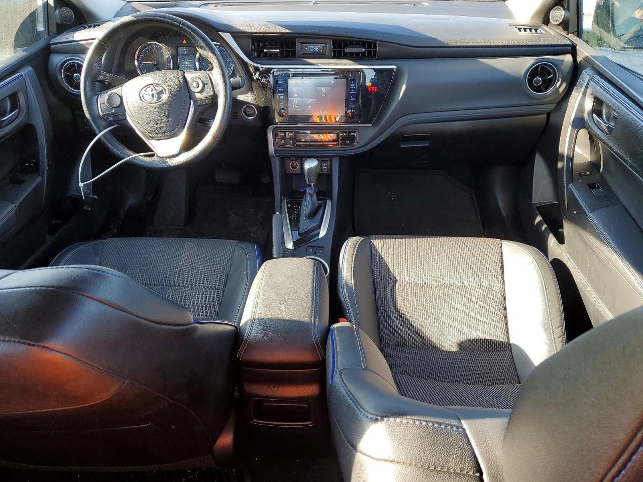 2019 TOYOTA COROLLA L photo 8