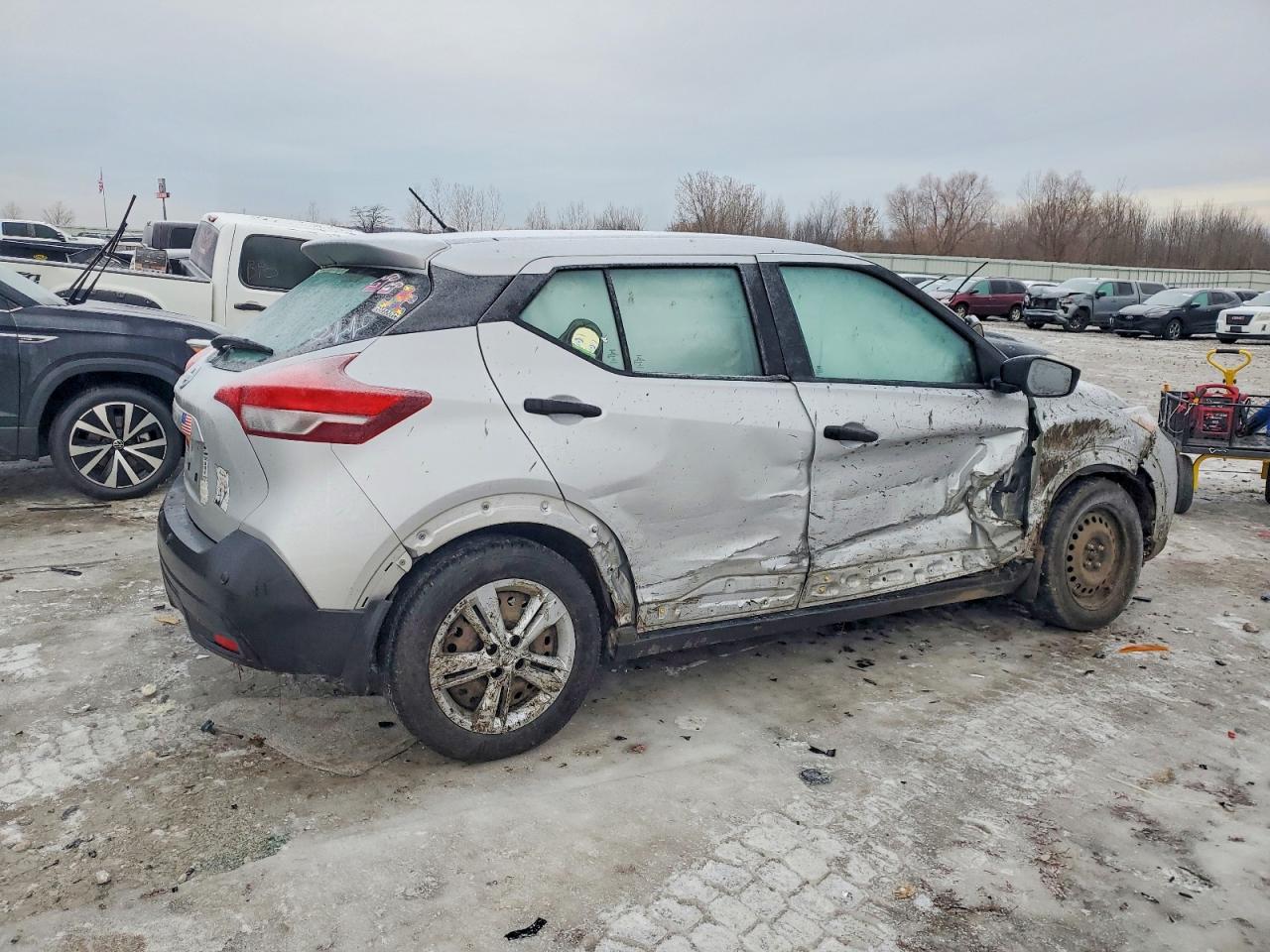 2020 NISSAN KICKS S photo 3