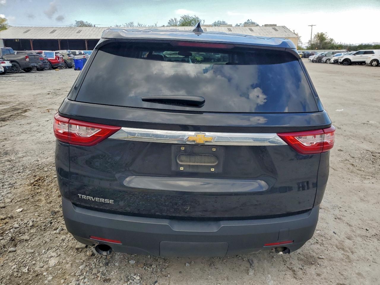 2019 CHEVROLET TRAVERSE LS photo 6