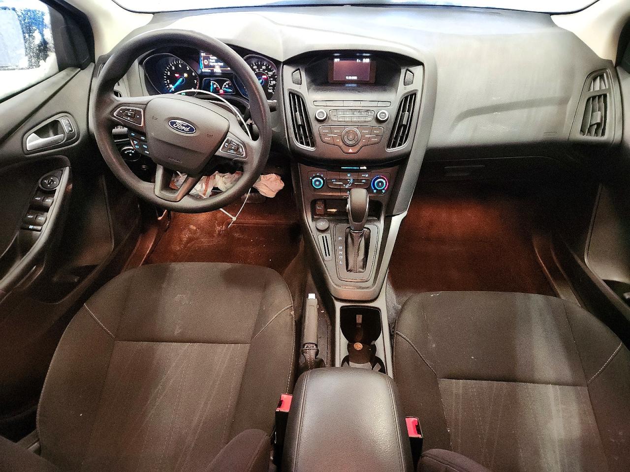 2018 FORD FOCUS SE photo 8