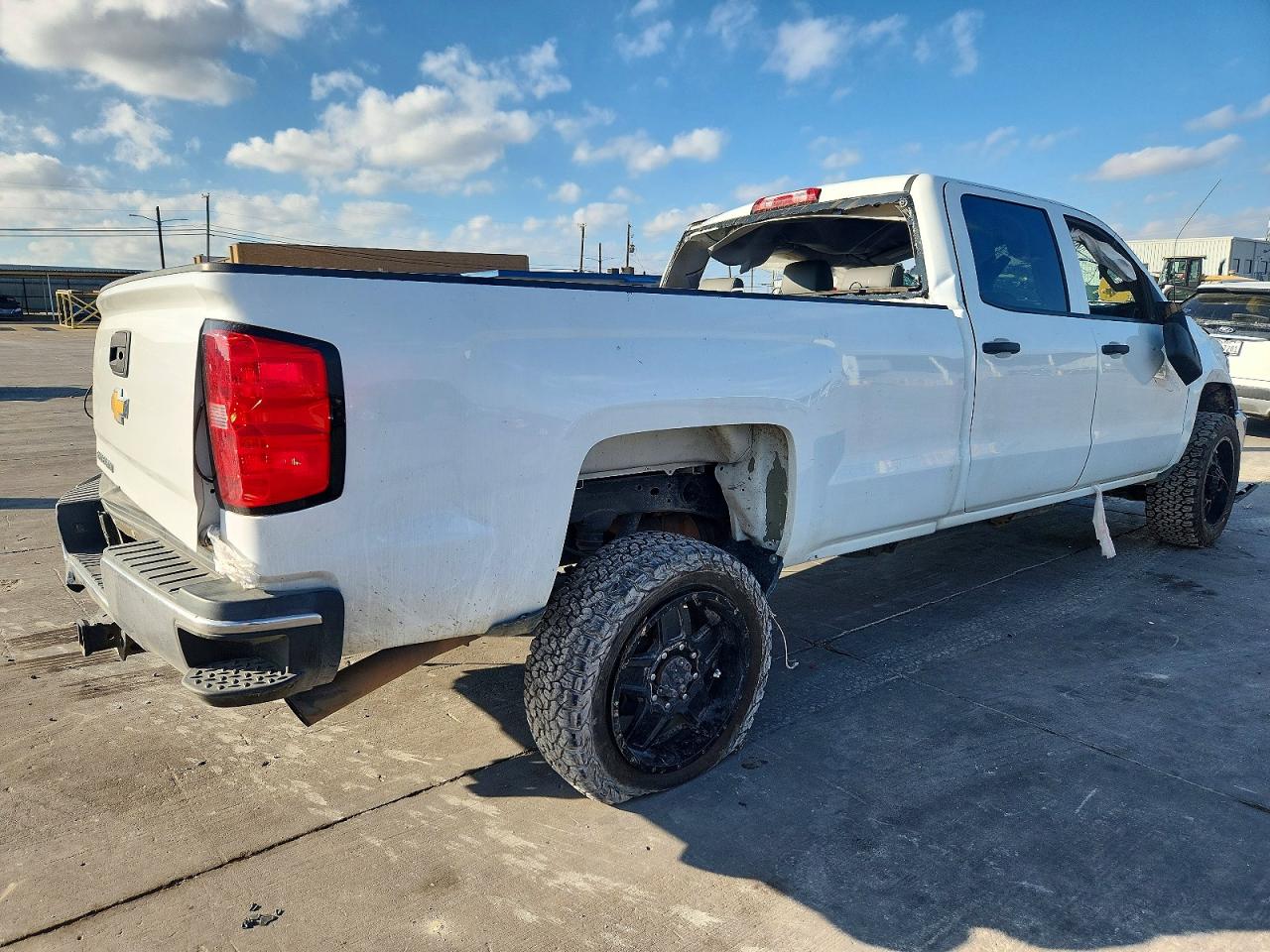2015 CHEVROLET SILVERADO C2500 HEAVY DUTY photo 3