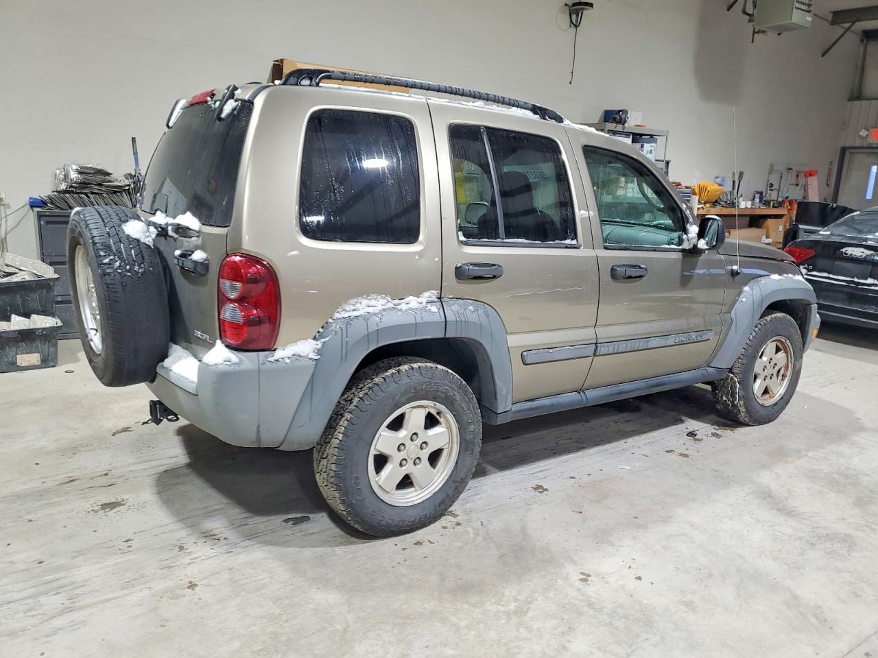 2005 JEEP LIBERTY SPORT photo 3
