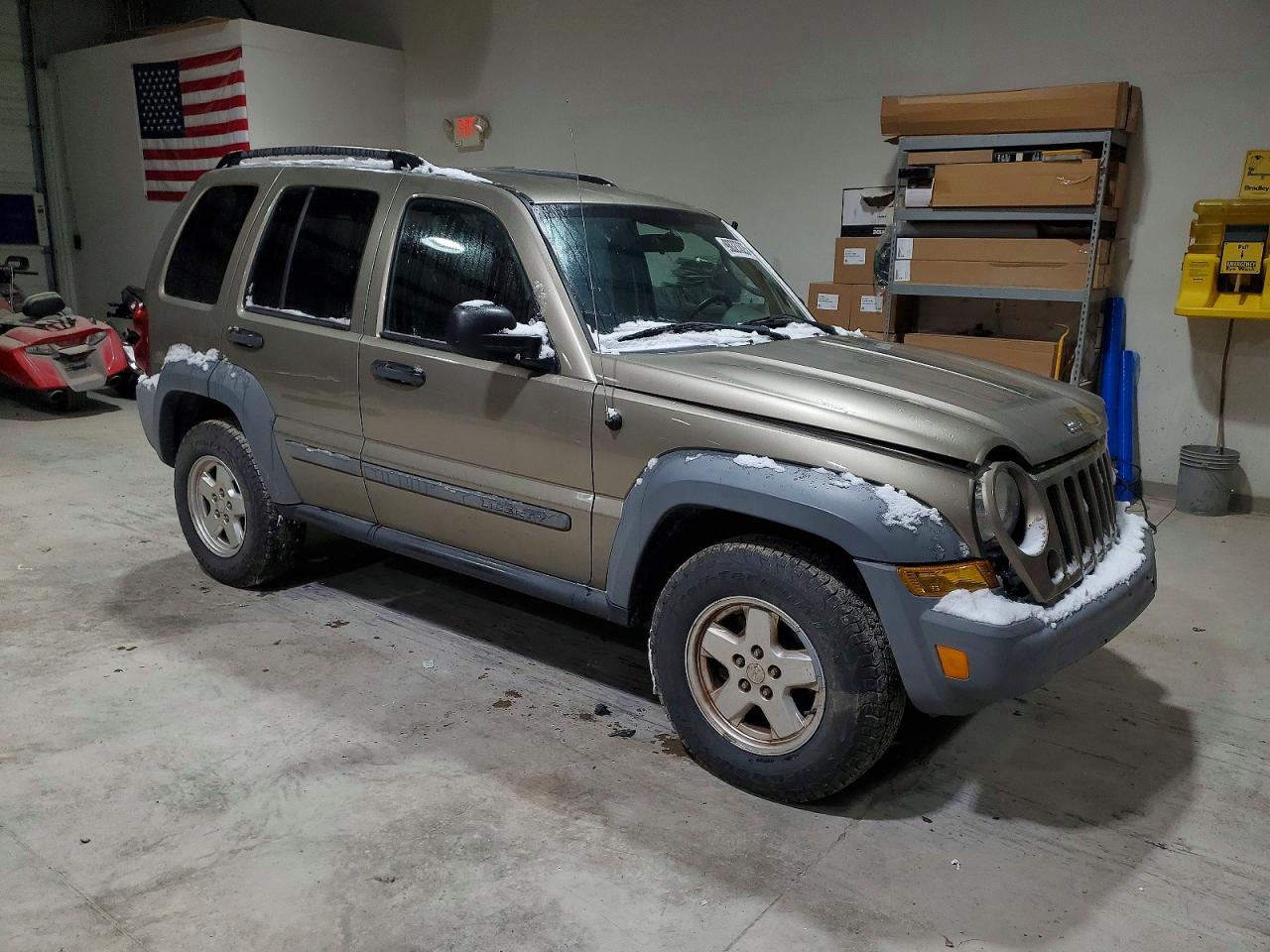 2005 JEEP LIBERTY SPORT photo 4