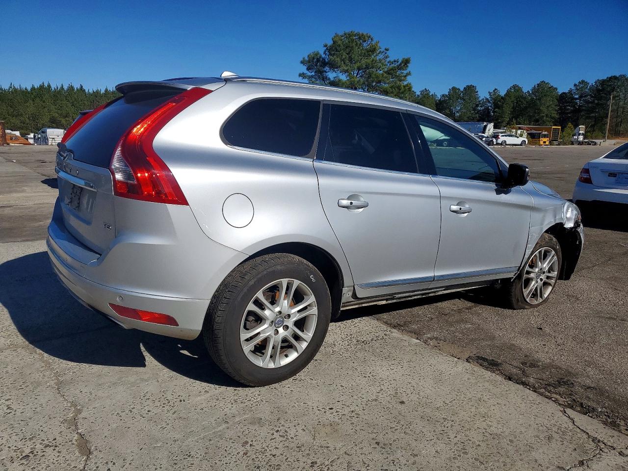 2016 VOLVO XC60 T5 PREMIER photo 3
