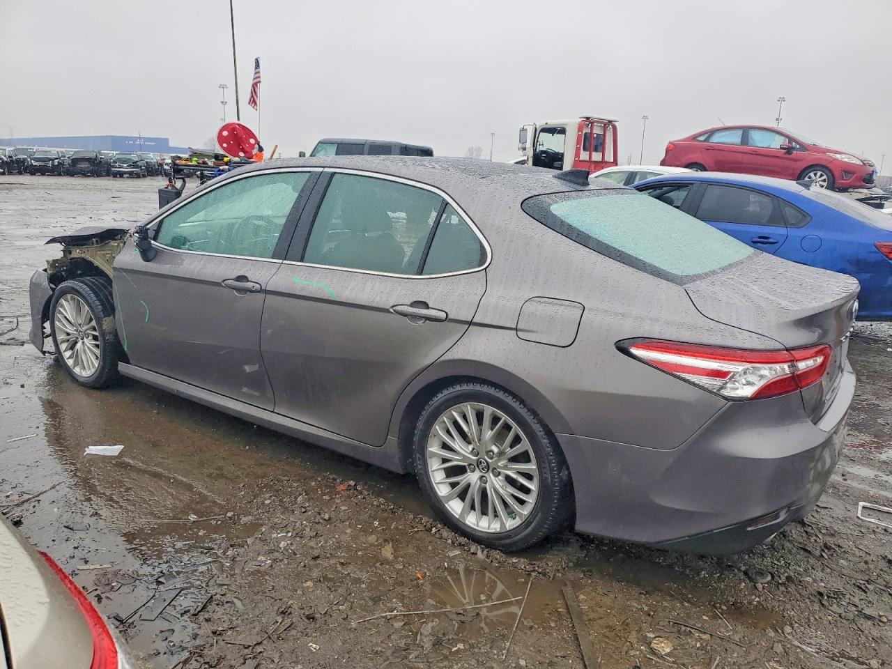 2018 TOYOTA CAMRY XSE photo 2
