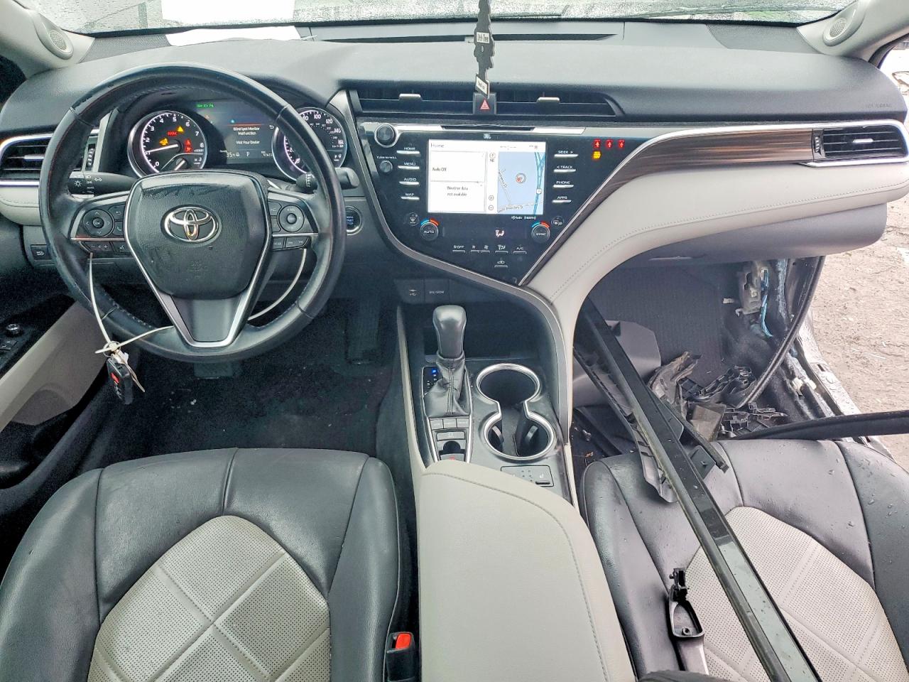 2018 TOYOTA CAMRY XSE photo 8