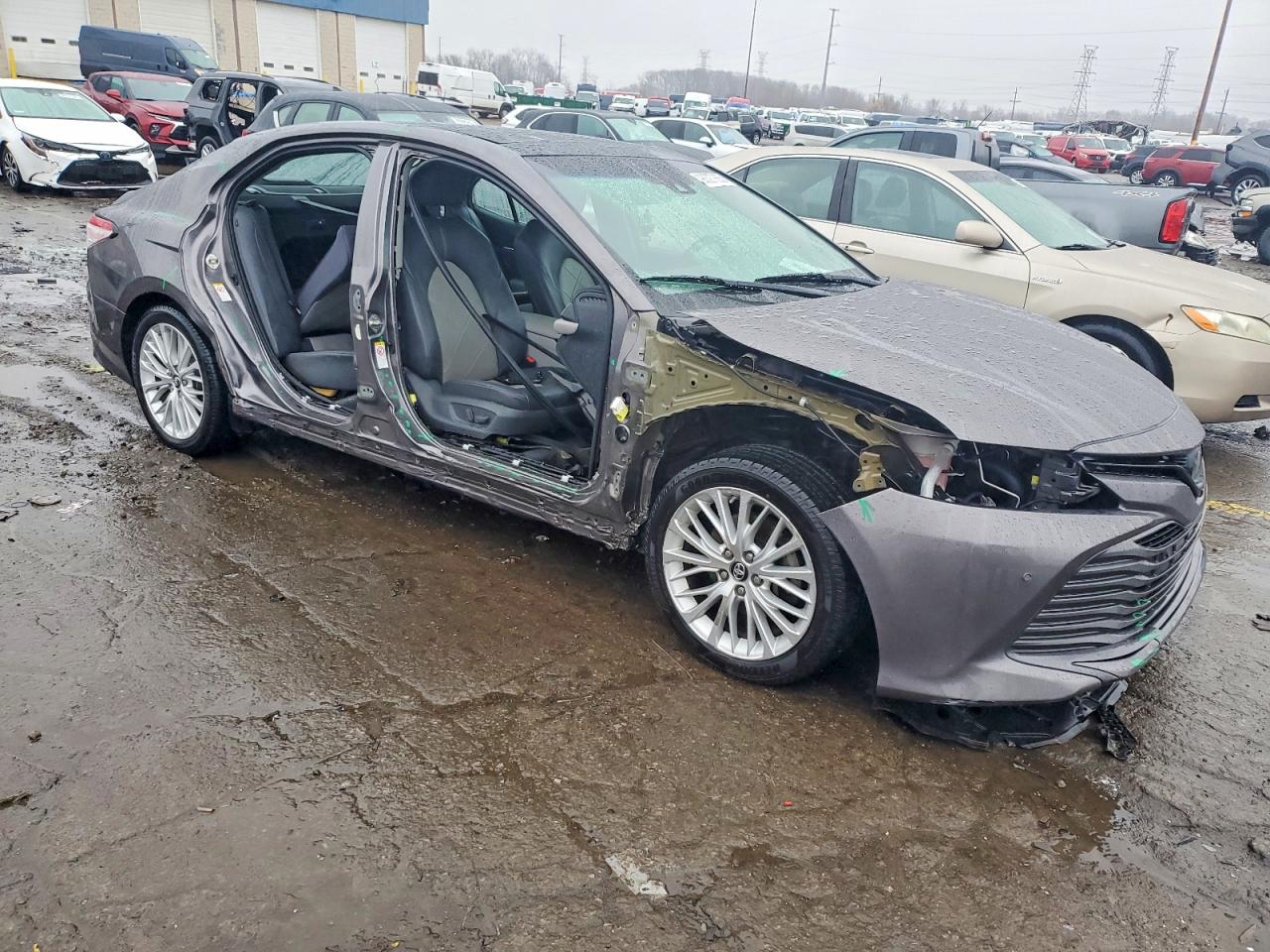 2018 TOYOTA CAMRY XSE photo 4