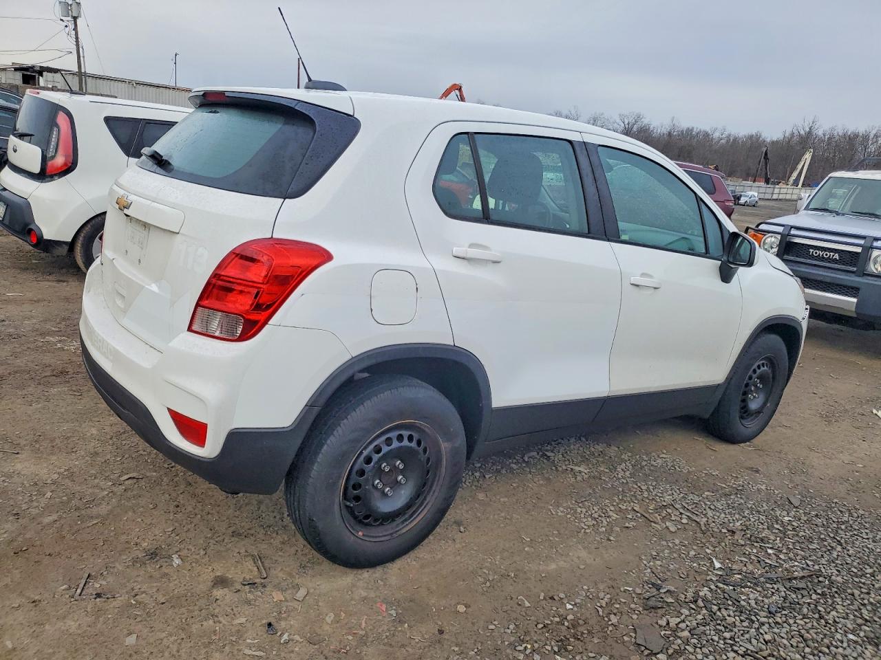 2018 CHEVROLET TRAX LS photo 3