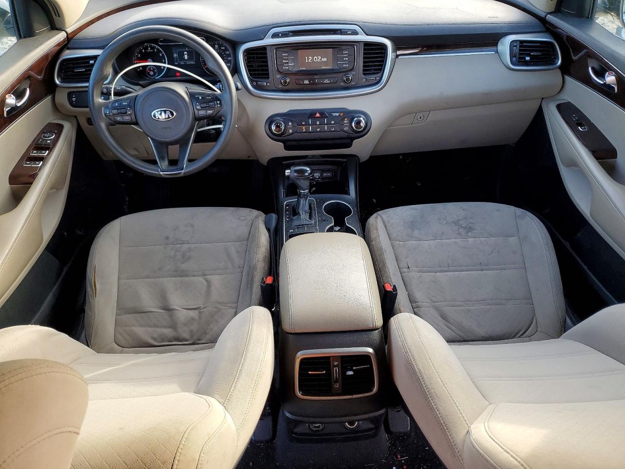 2017 KIA SORENTO LX photo 8